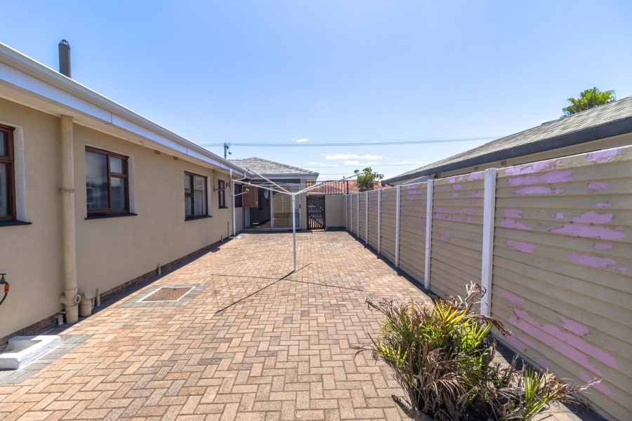 4 Bedroom Property for Sale in Goodwood Park Western Cape